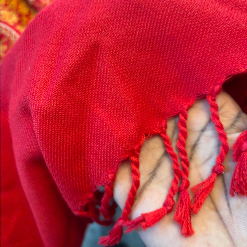 Red, Gold , and pink Patterned Scarf Kashmiri shawl NWT 100cm x 200cm - Picture 5 of 9